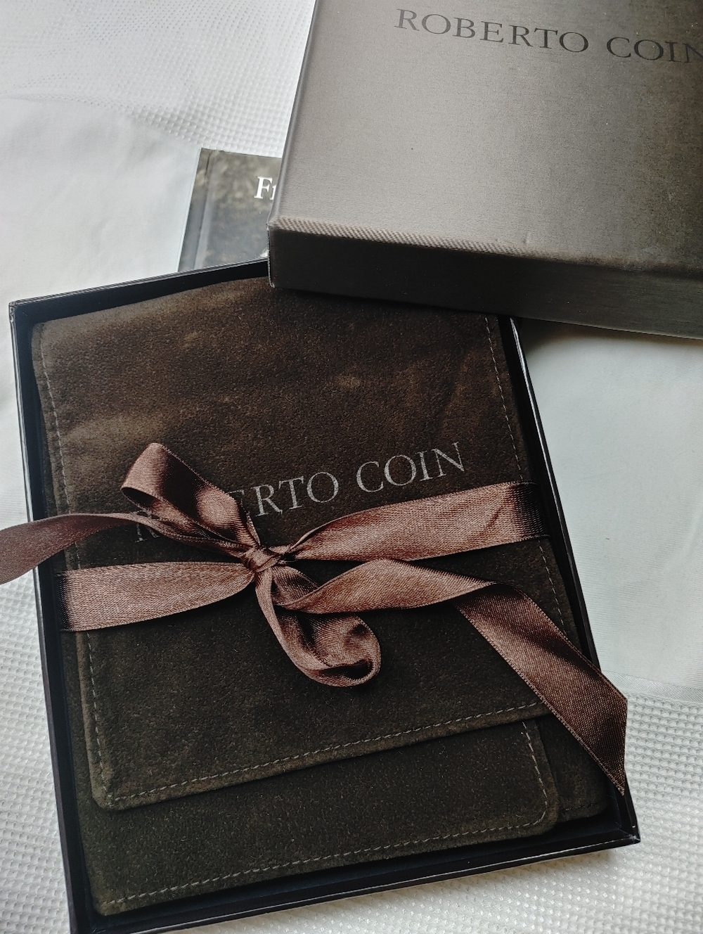 ROBERTO COIN BOX WITH JEWELRY CLOTH WRAP - Picture 3 of 4